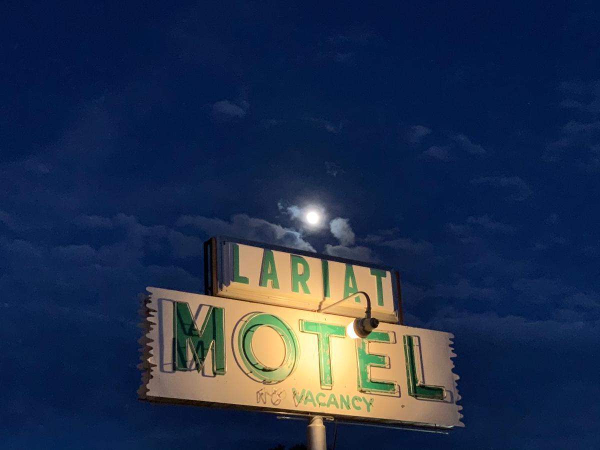 Lariat Motel Moriarty エクステリア 写真