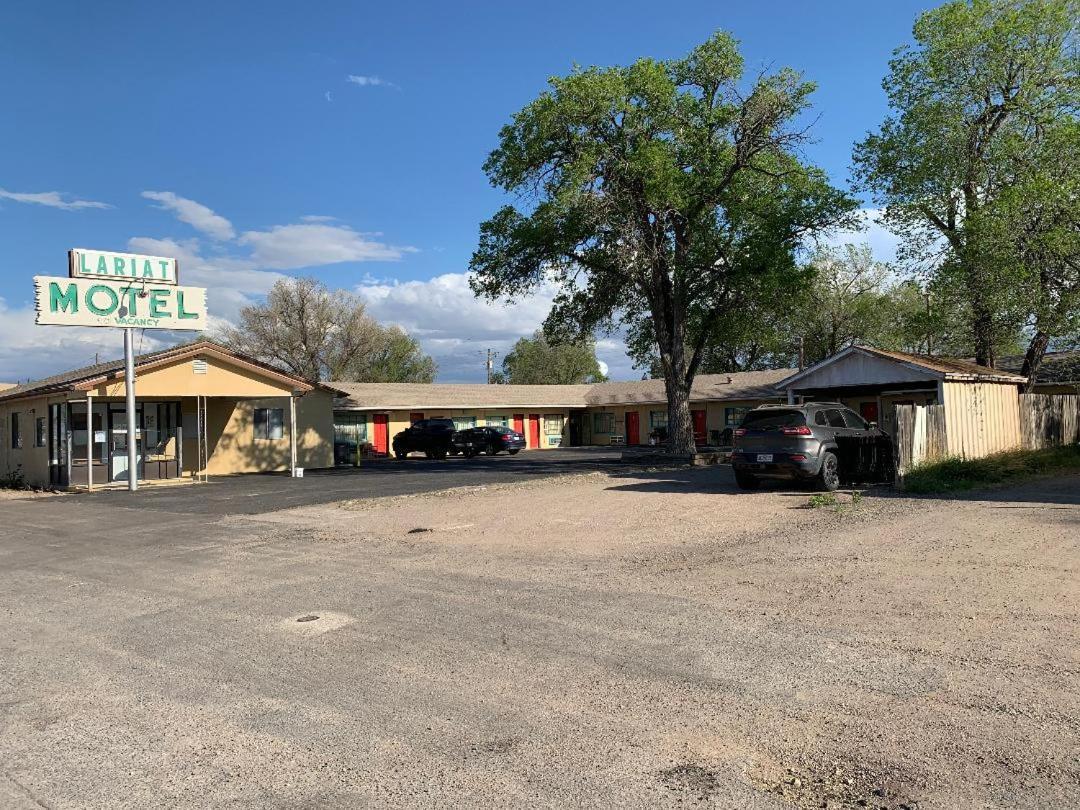 Lariat Motel Moriarty エクステリア 写真