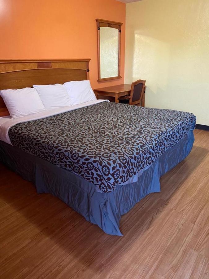 Lariat Motel Moriarty エクステリア 写真